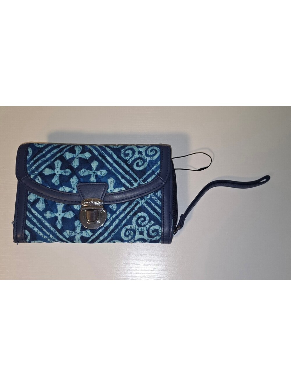 Vera Bradley Women's Wristlet, Signature Cotton - Picture 2 of 7